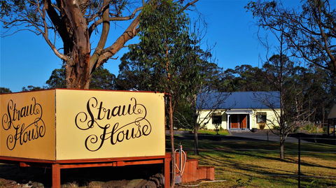 Straw House B And B - ACT Tourism 0