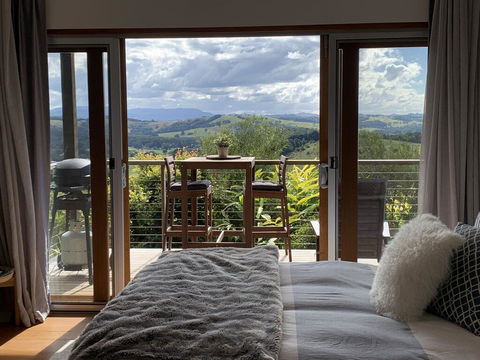 Studio With Stunning Mountain Views - ACT Tourism 0