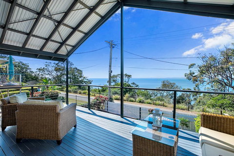 Stunning Family Escape On The Point With Bay Views - ACT Tourism 3