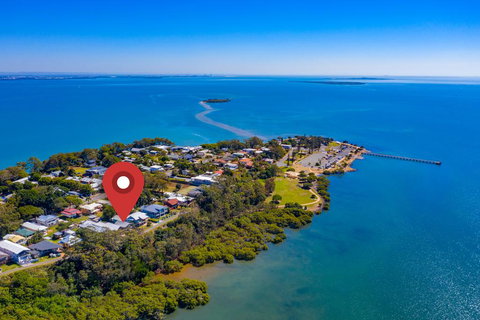 Stunning Family Escape On The Point With Bay Views - ACT Tourism 2