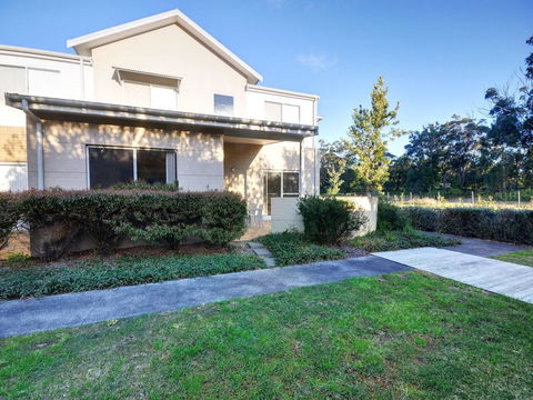 Stunning Holiday Townhouse - ACT Tourism 0