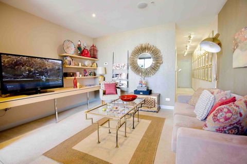 Stylish 1 Bedroom Apartment Amazing City Views - ACT Tourism 2