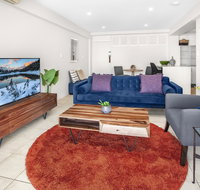 Stylish 2-Bed Apartment with Sweeping River Views - ACT Tourism