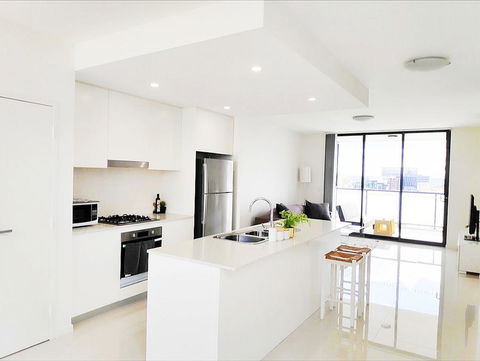 Stylish Liverpool 2Bed 2Bath Apartment -Skyline Views! -Masks Provided - ACT Tourism 2