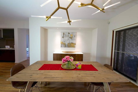 Stylish Luxe House For Big Group Near Shopping Center - ACT Tourism 2