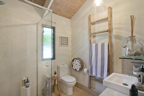 Stylish Luxury Home To Fit The Whole Family - ACT Tourism 1