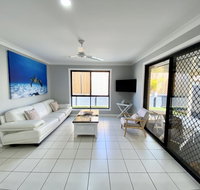 STYLISH RESIDENCE LARGE PRIVATE YARD - CLOSE TO DREAMWORLD - ACT Tourism