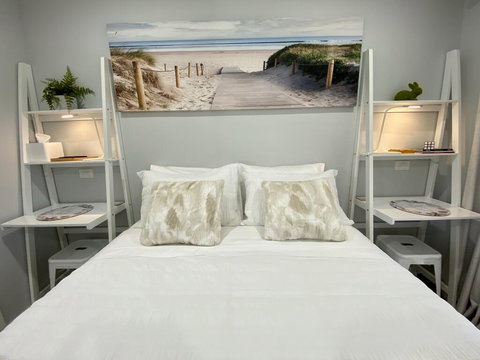 STYLISH UNIT - CLOSE TO DREAMWORLD - ACT Tourism 2