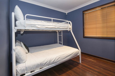 Sugar Shack - Character Family Home Right On The Ocean - ACT Tourism 1