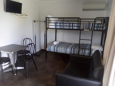 Summit Cabin - ACT Tourism 1