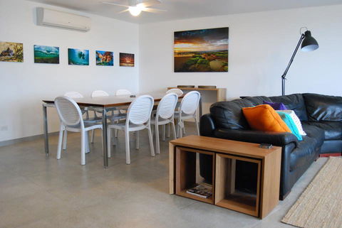 Sundeck Gardens - ACT Tourism 1
