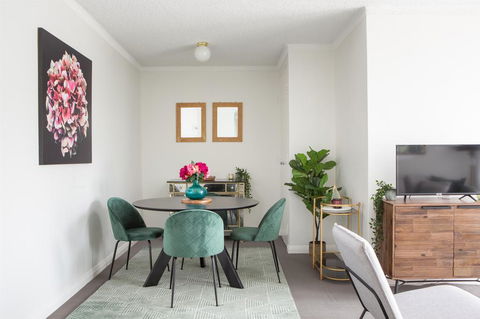 Sunny Apartment In Quiet And Green Neighbourhood - ACT Tourism 2