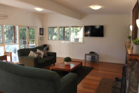 Sunny Corner Lake Eildon - ACT Tourism 3