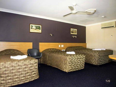 SunPalms Motel - ACT Tourism 3