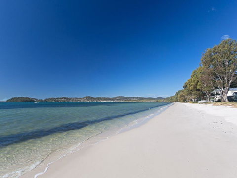 Sunrise Waters', 2/63 Soldiers Point Road - Stunning Waterfront Property - ACT Tourism 2