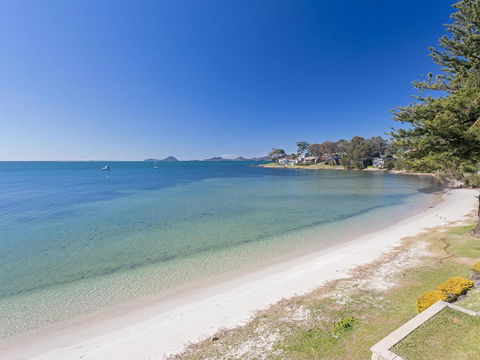 Sunrise Waters', 2/63 Soldiers Point Road - Stunning Waterfront Property - ACT Tourism 1