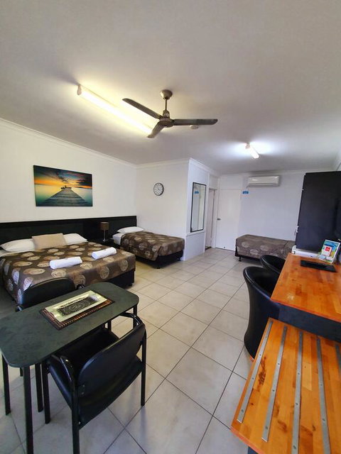 Sunseeker Motel - ACT Tourism 3