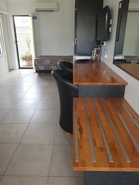 Sunseeker Motel - ACT Tourism 1
