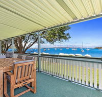 Sunset Beach House - Soldiers Point Sleeps 9 - ACT Tourism