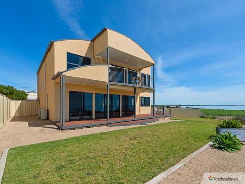 Sunset Cove Beach House - ACT Tourism 0