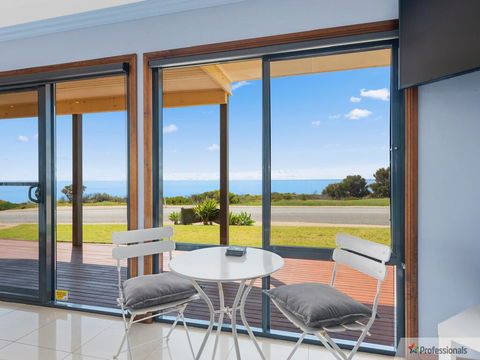 Sunset Cove Beach House - ACT Tourism 3