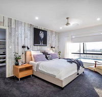 Sunset Penthouse Couples Retreat close to Airlie Beach Champagne on arrival - ACT Tourism