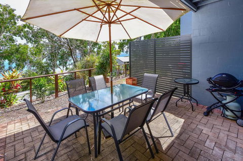 Sunset Waters Apartments - ACT Tourism 0
