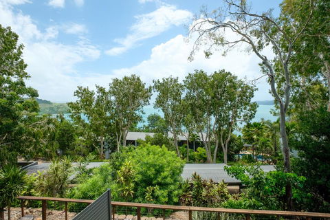 Sunset Waters Apartments - ACT Tourism 2