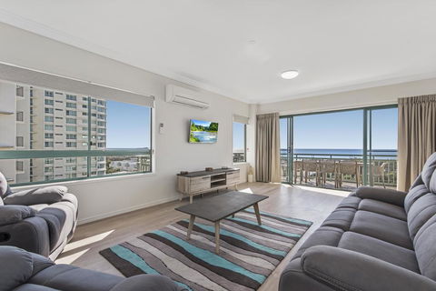 Sunshine Towers Holiday Apartments - ACT Tourism 0