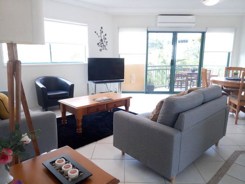 Sunshine Towers Holiday Apartments - ACT Tourism 1