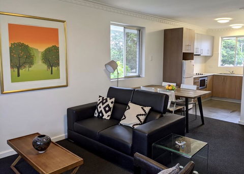 Superb 2 BR Apartment Minutes To CBD- Cen8 - ACT Tourism 0