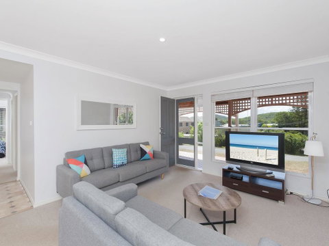 Surf Break - 10A Tuna (Downstairs) - ACT Tourism 1