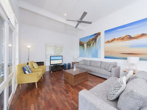 Surf Break - Fingal Bay - ACT Tourism 3