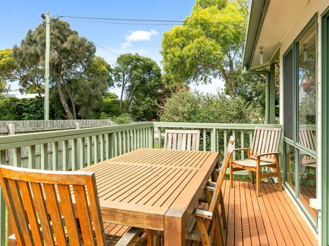 Surf Rest'n Bay - ACT Tourism 1