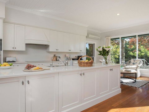 Sutton Downs - Renovated Country Home On 100 Acres - ACT Tourism 2