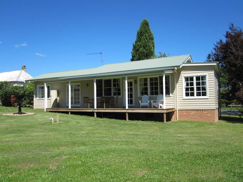 Sutton Forest Cottage - ACT Tourism 3