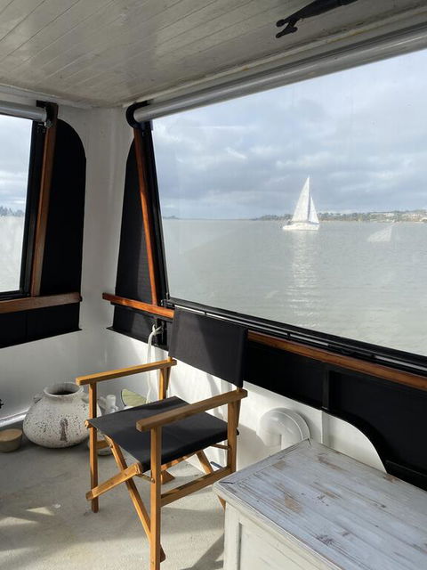 Swamp Fox Luxury 2BR Dutch Barge - ACT Tourism 3