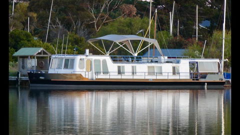 Swamp Fox Luxury 2BR Dutch Barge - ACT Tourism 2