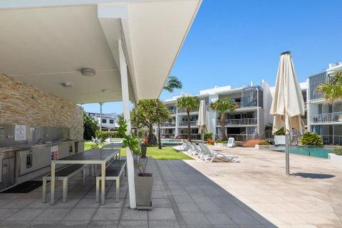 SWIM UP DRIFT APARTMENT 12 South - ACT Tourism 1