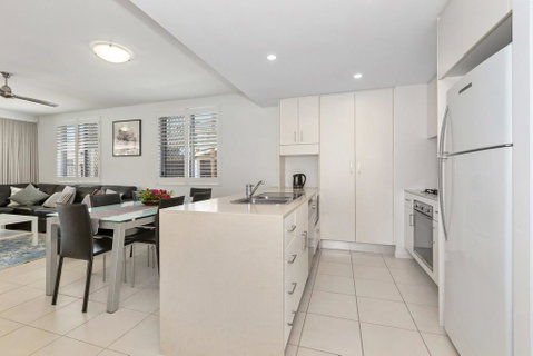 SWIM UP DRIFT APARTMENT 12 South - ACT Tourism 2
