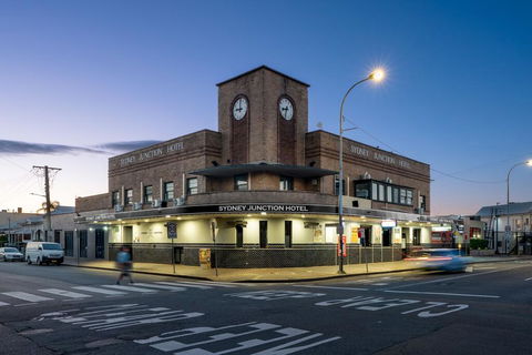 Sydney Junction Hotel - ACT Tourism 0