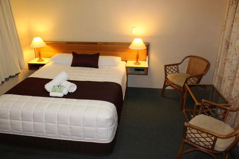 Tabourie Lake Motor Inn - ACT Tourism 2