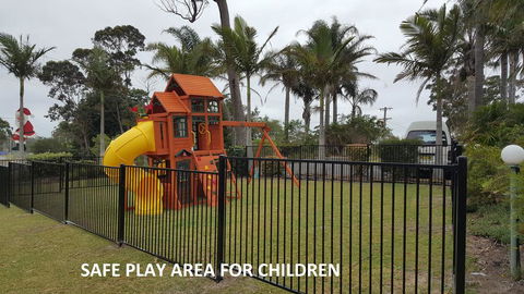 Tabourie Lake Motor Inn - ACT Tourism 1