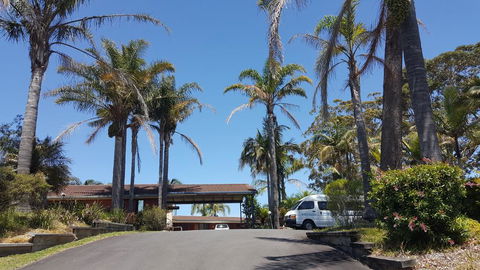 Tabourie Lake Motor Inn - ACT Tourism 0