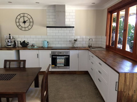 TAKURA HEIGHTS Modern Country Apartment With Pool Access - ACT Tourism 2