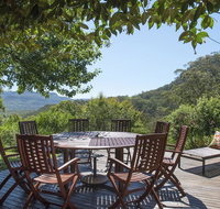 Taliesin - Beautiful 4 bedroom home with amazing views - ACT Tourism