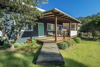 Tallowood beachfront cottage