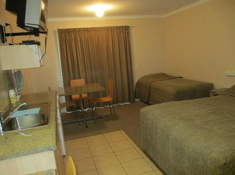 Tambo Mill Motel & Caravan Park - ACT Tourism 3