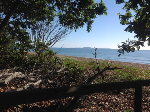 Tannum Sands Hotel / Motel - ACT Tourism 1