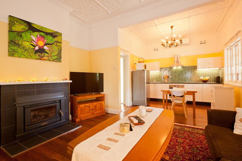 Taree Apartment - ACT Tourism 0